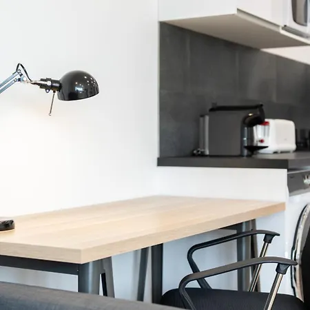 Charming 1bdr Flat In By Lovelystay *