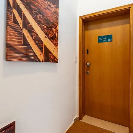 Charming 1bdr Flat In By Lovelystay