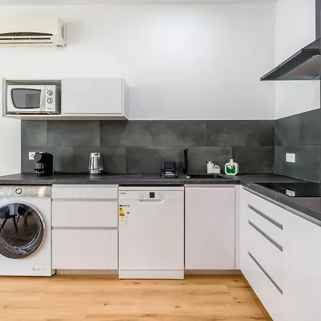 Charming 1bdr Flat In By Lovelystay Appartement