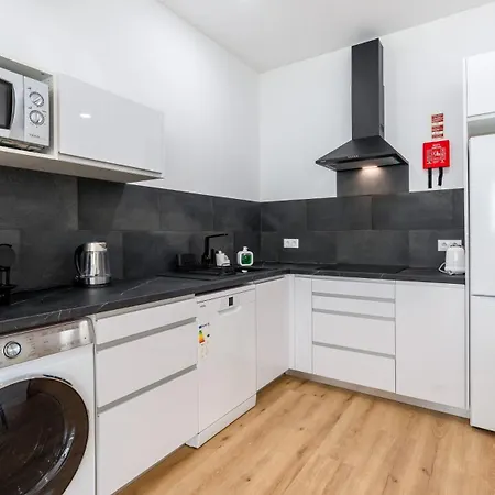 Charming 1bdr Flat In By Lovelystay Appartement District de Faro
